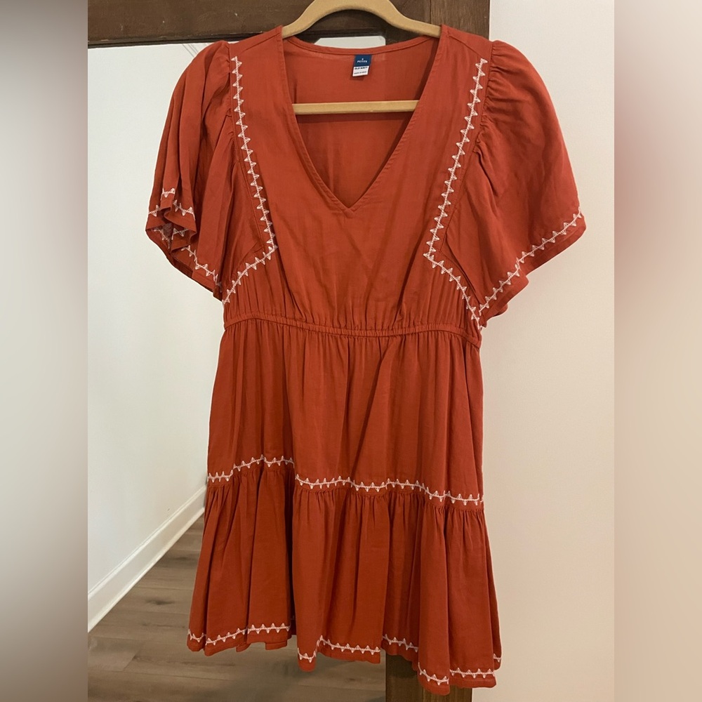 Old Navy rust orange mini dress with cream stitching